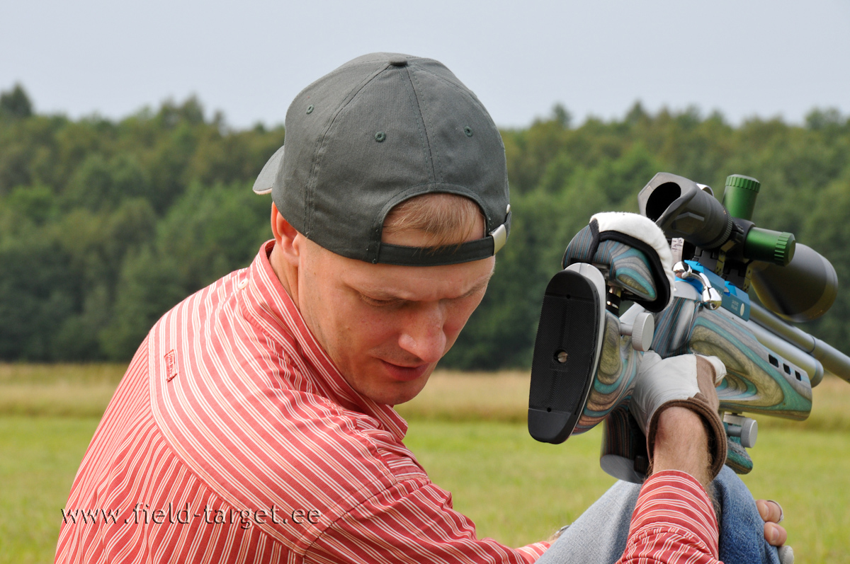 Nii, märk on seenest 7 cm paremale